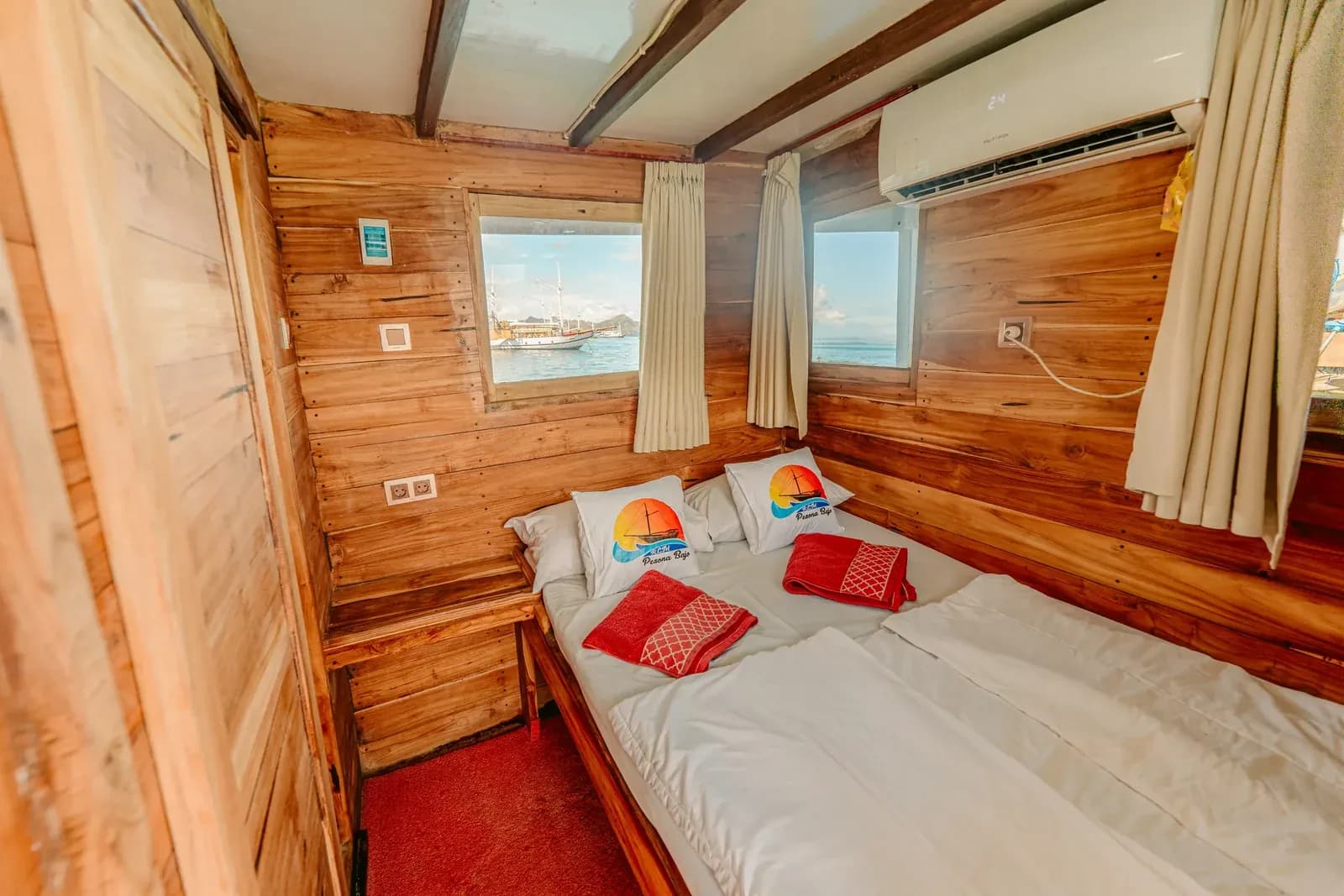 Deluxe Cabin - Komodo Labuan Bajo Phinisi Boat Cabin