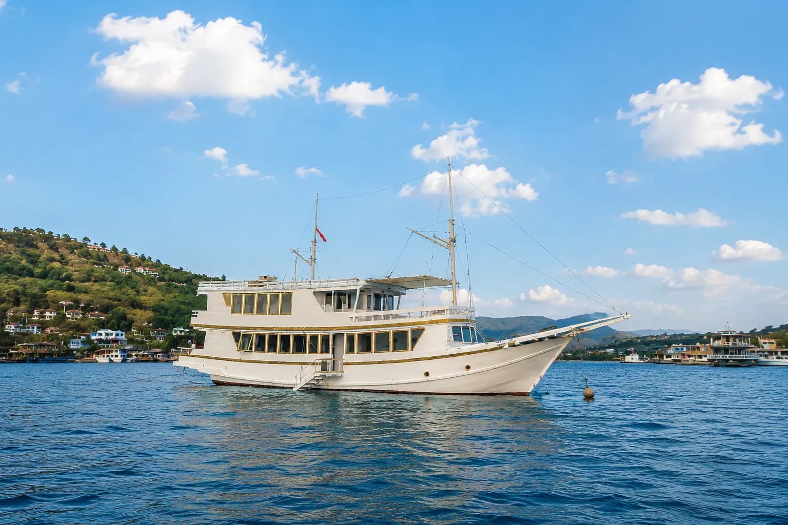 Komodo Tour 3D2N - Queen Elyona Phinisi - Komodo Tour 3D2N - Queen Elyona Phinisi - Full Day Tour Komodo