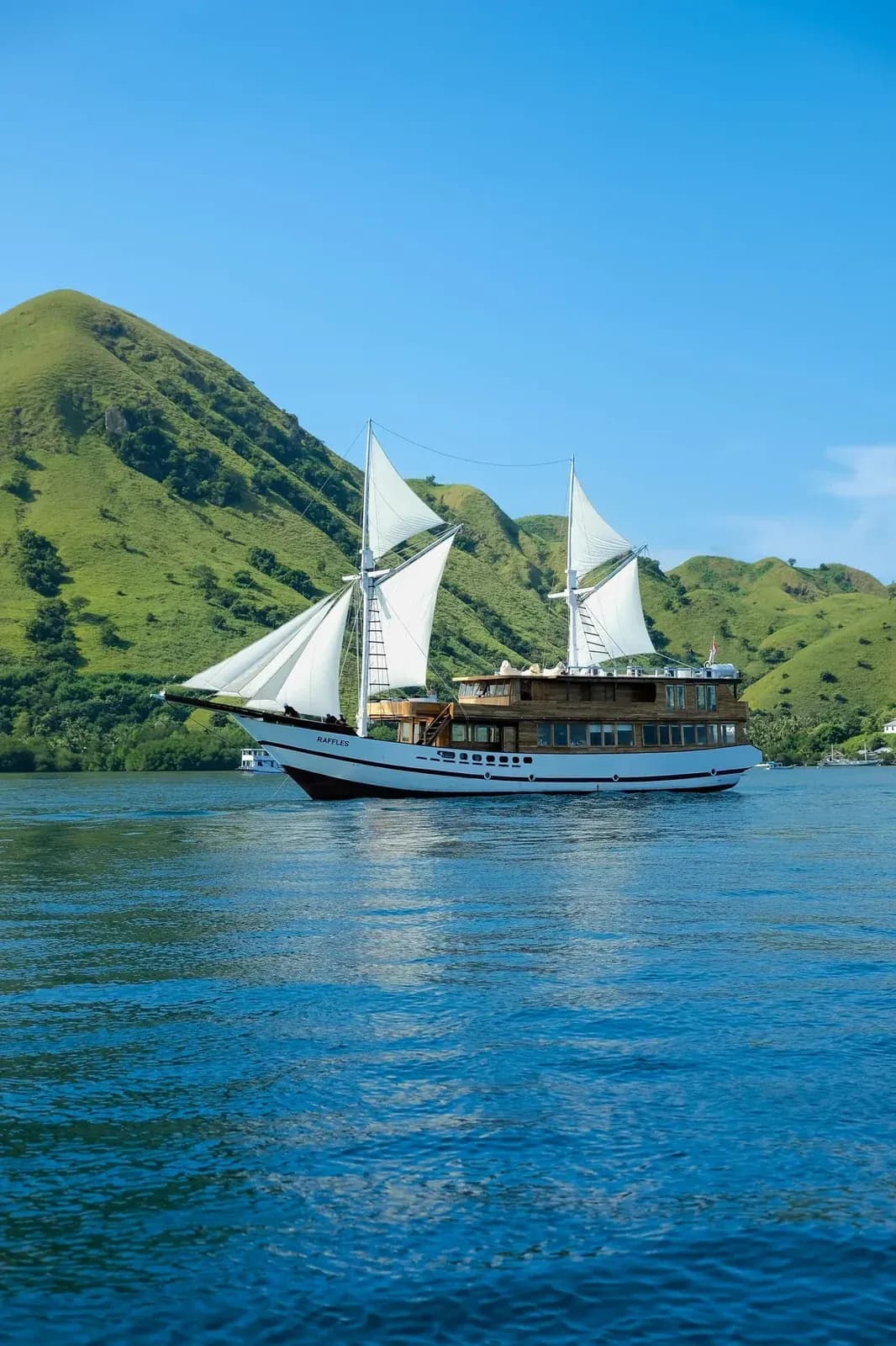Private Charter – Raffles - Private Charter – Raffles - Full Day Tour Komodo