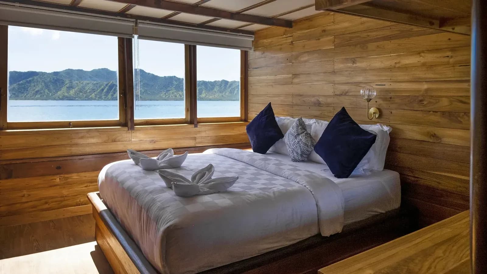Java Cabin - Komodo Labuan Bajo Phinisi Boat Cabin