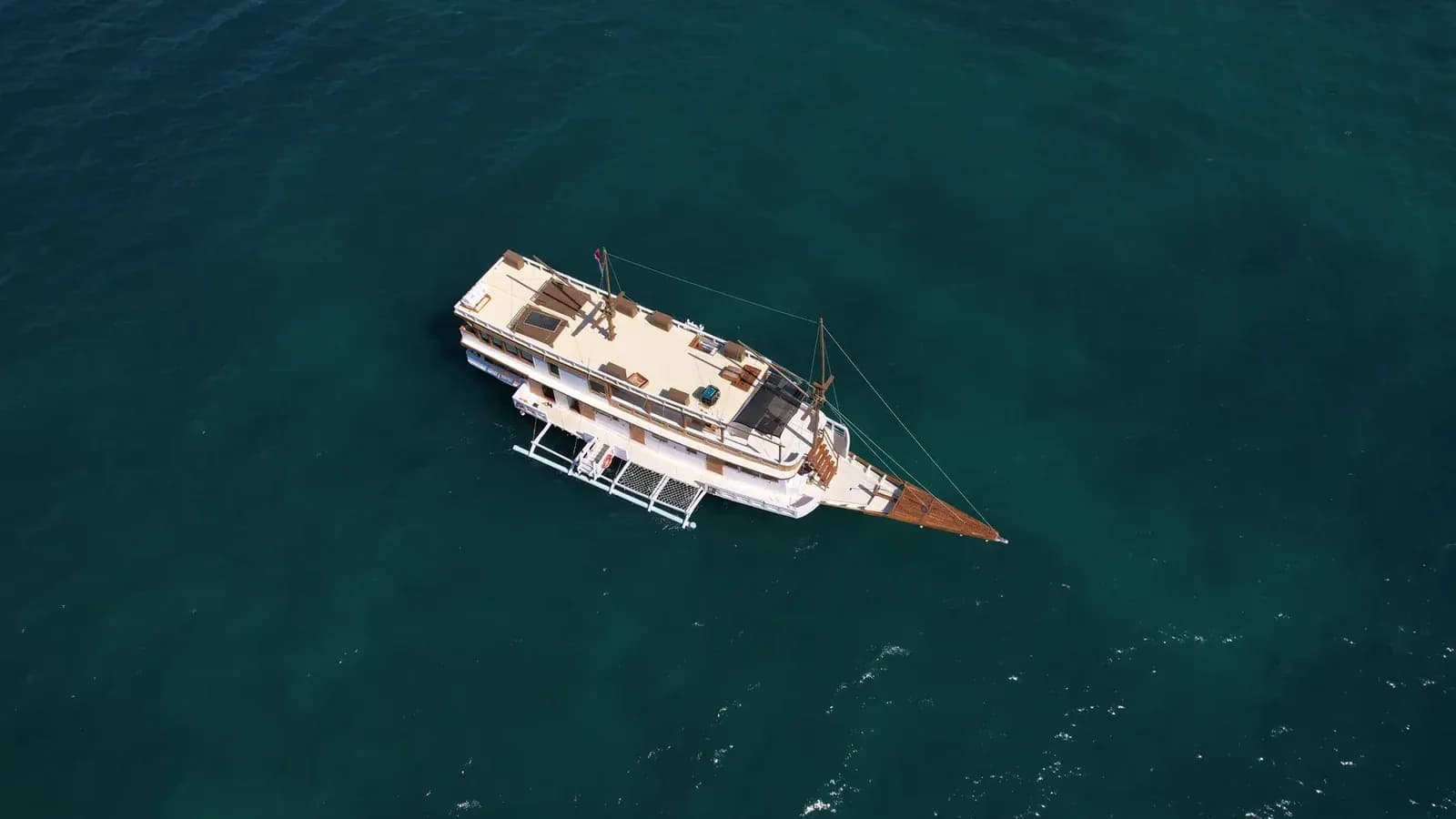 Private Charter – Raja Bintang 1 - Private Charter – Raja Bintang 1 - Full Day Tour Komodo