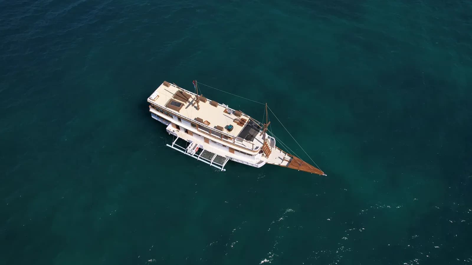 Private Charter – Raja Bintang 1 - Komodo Labuan Bajo Phinisi Boat Tour Package