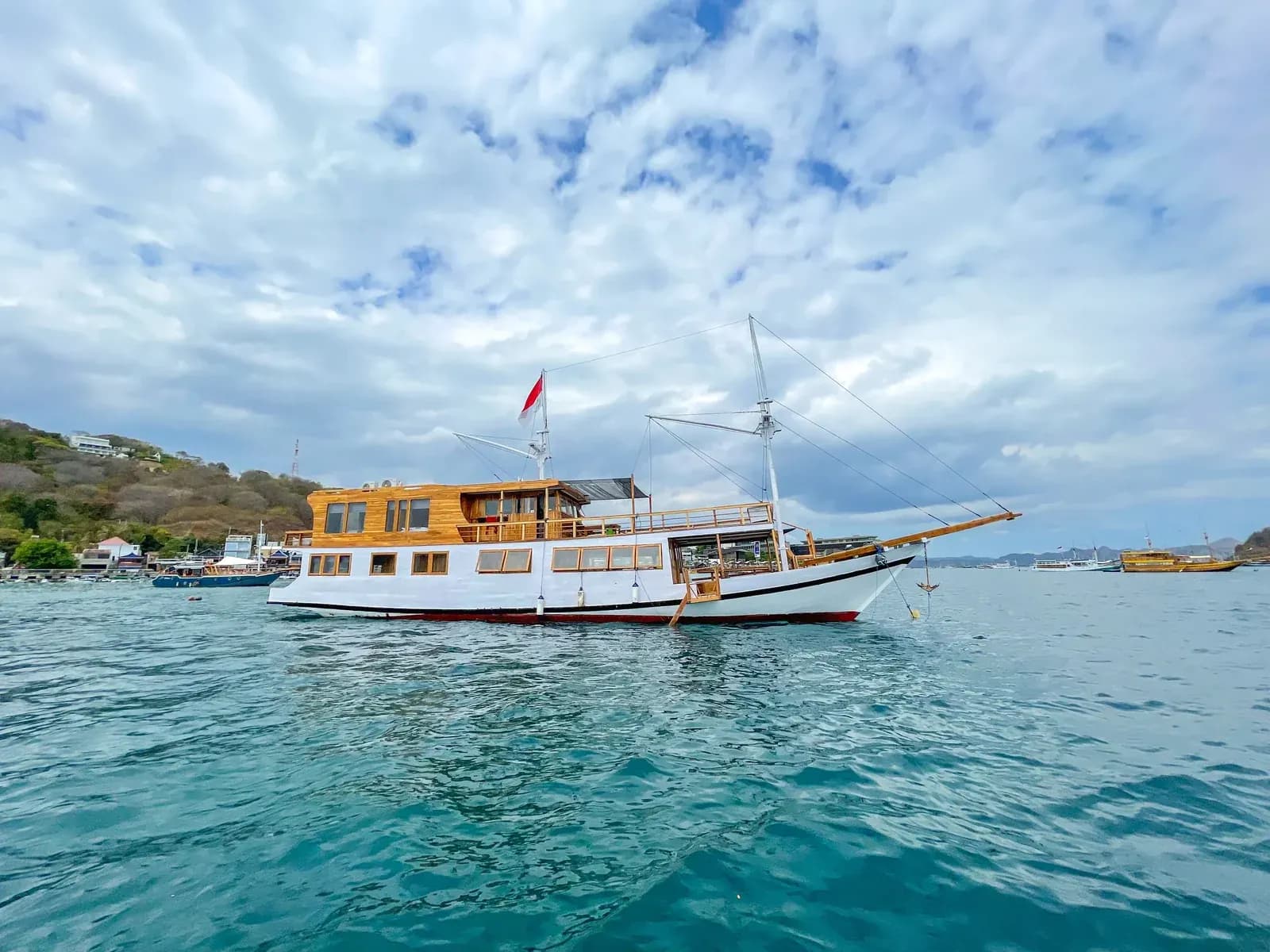 Private Charter – Raja Bintang 2 - Private Charter – Raja Bintang 2 - Full Day Tour Komodo