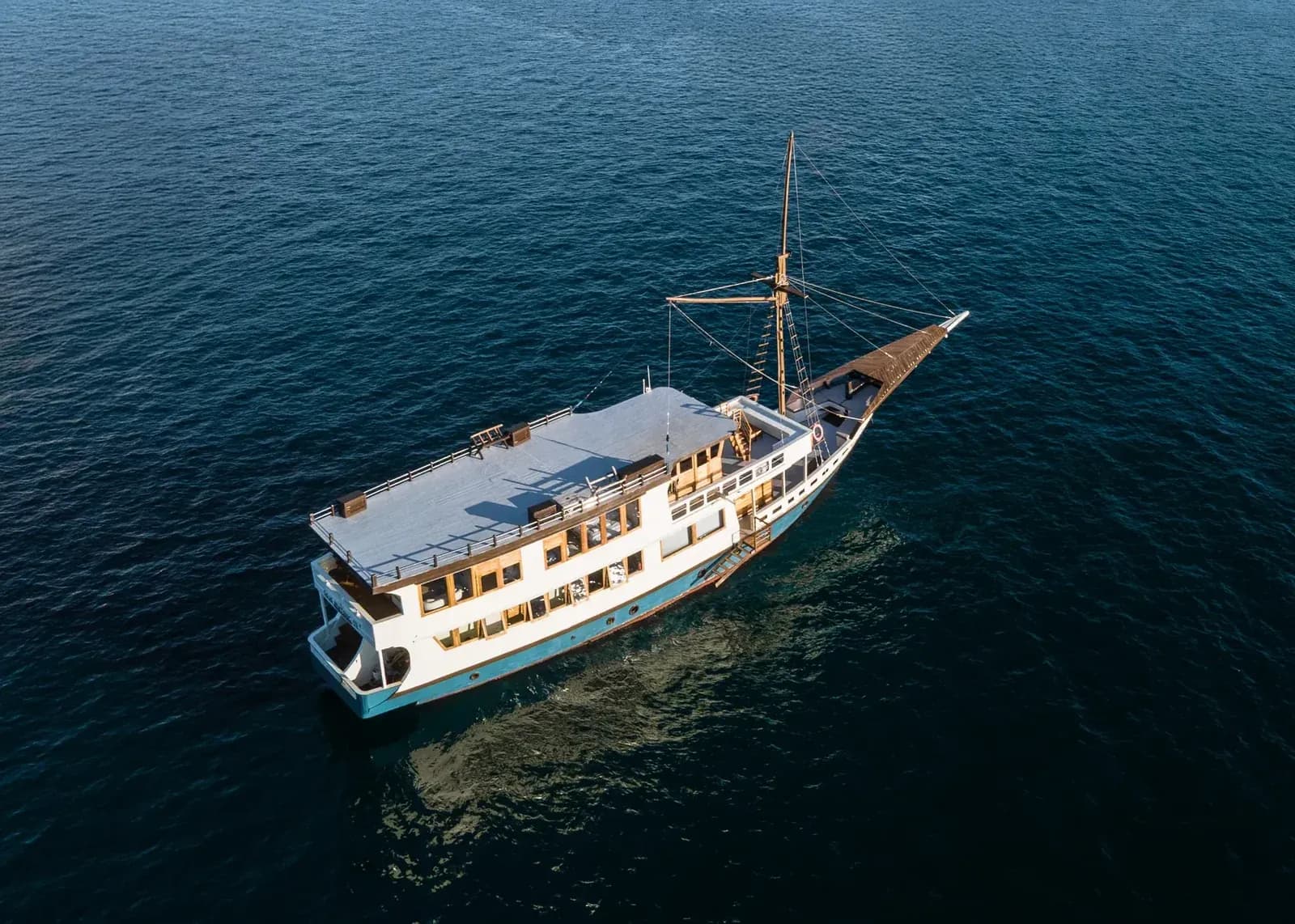 Private Charter – Raja Bintang 3 - Private Charter – Raja Bintang 3 - Full Day Tour Komodo