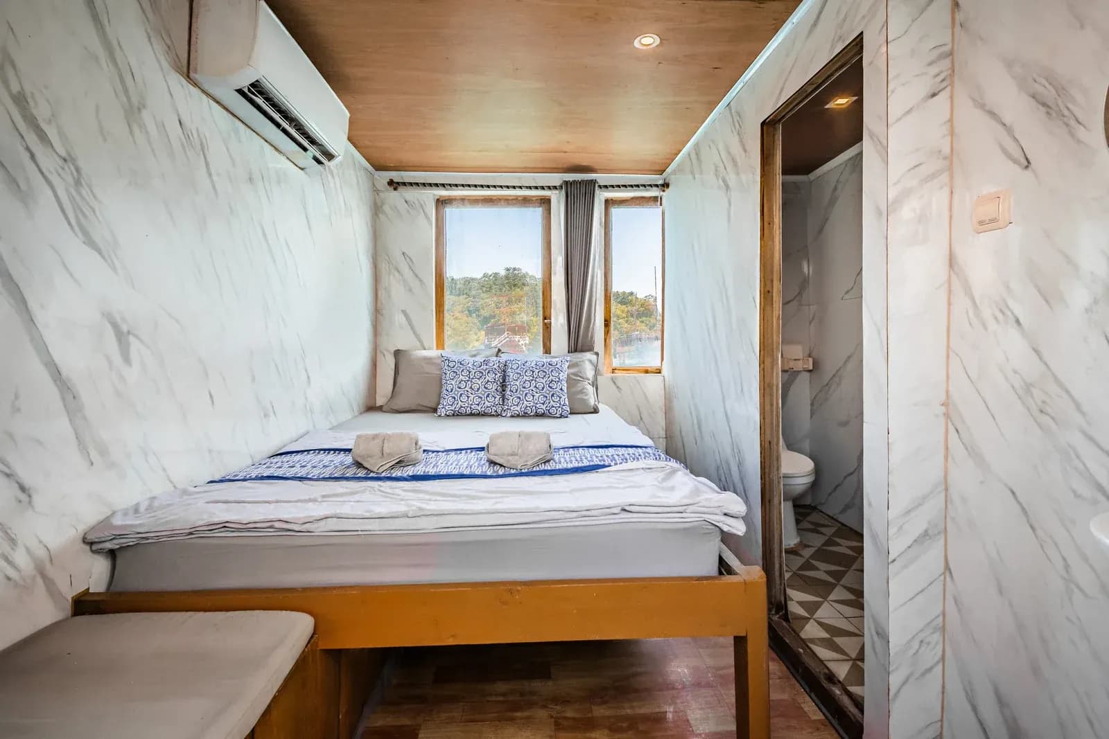 Private Cabin - Komodo Labuan Bajo Phinisi Boat Cabin