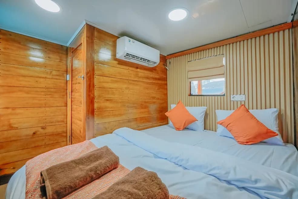 Deluxe Cabin - Komodo Labuan Bajo Phinisi Boat Cabin