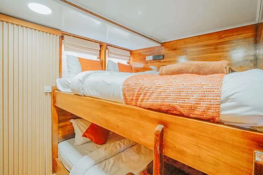 Shared Cabin - Komodo Labuan Bajo Phinisi Boat Cabin