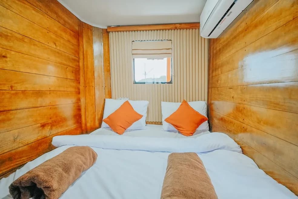 Superior Cabin 2 - Komodo Labuan Bajo Phinisi Boat Cabin