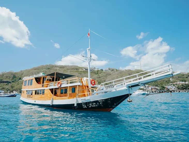 Private Charter – Segara - Komodo Labuan Bajo Phinisi Boat Tour Package