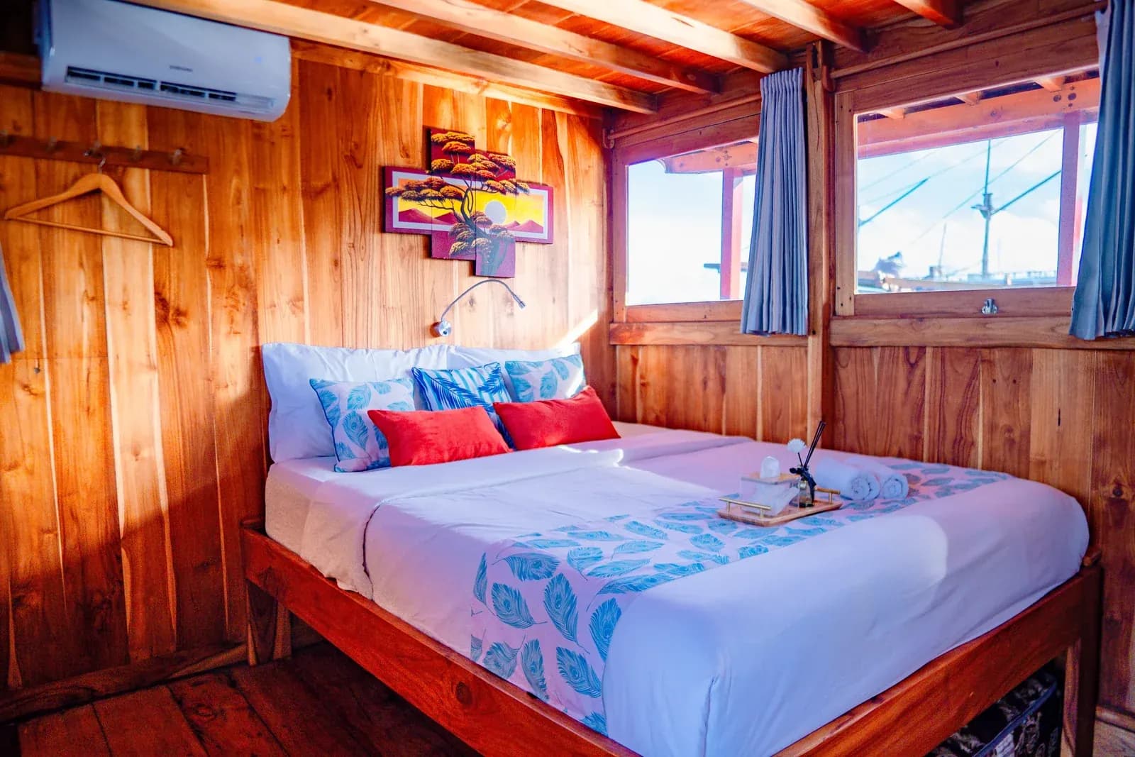 Deluxe Cabin 3 - Komodo Labuan Bajo Phinisi Boat Cabin