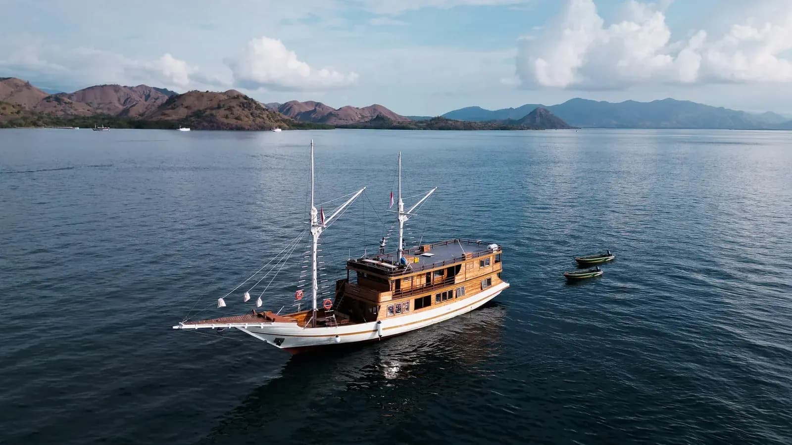 Private Charter – Sundari Voyages - Private Charter – Sundari Voyages - Full Day Tour Komodo