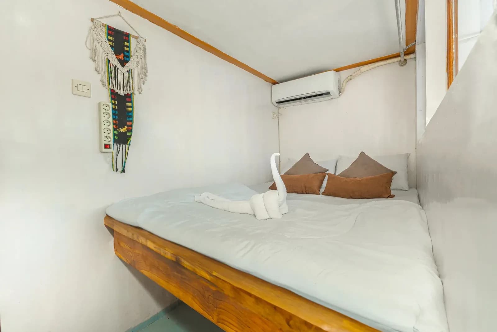 Superior Cabin - Komodo Labuan Bajo Phinisi Boat Cabin
