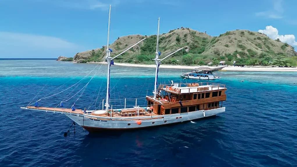 Private Charter – Vanrei - Private Charter – Vanrei - Full Day Tour Komodo