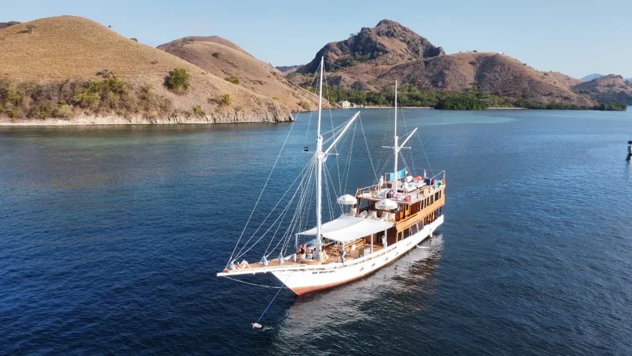 Private Charter – Vanrei - Private Charter – Vanrei - Full Day Tour Komodo