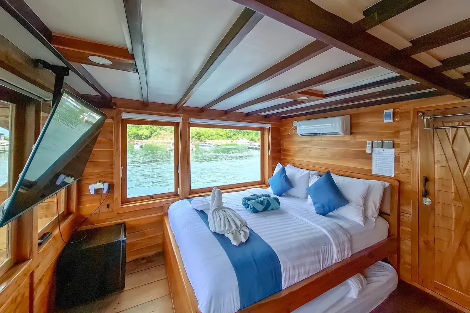 Master Suite Cabin - Komodo Labuan Bajo Phinisi Boat Cabin