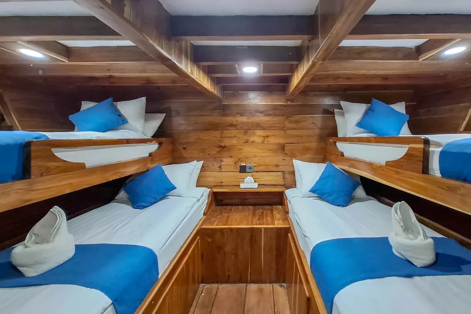 Shared Cabin - Komodo Labuan Bajo Phinisi Boat Cabin