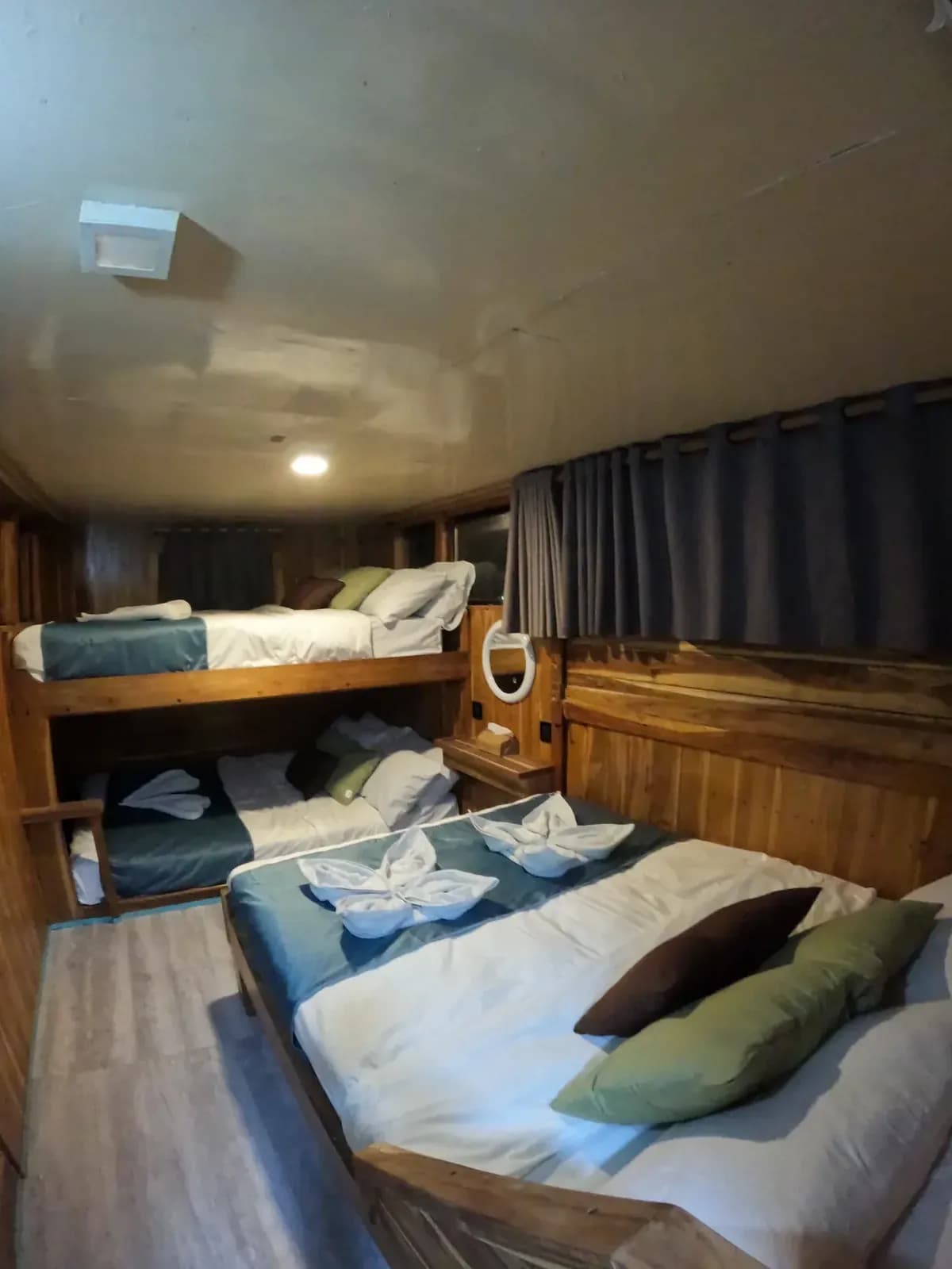 Shared Cabin - Komodo Labuan Bajo Phinisi Boat Cabin