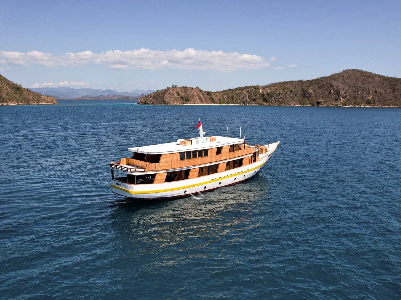 Private Charter – Vhale - Private Charter – Vhale - Full Day Tour Komodo