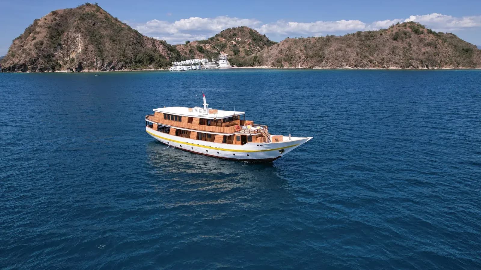 Private Charter – Vhale - Private Charter – Vhale - Full Day Tour Komodo