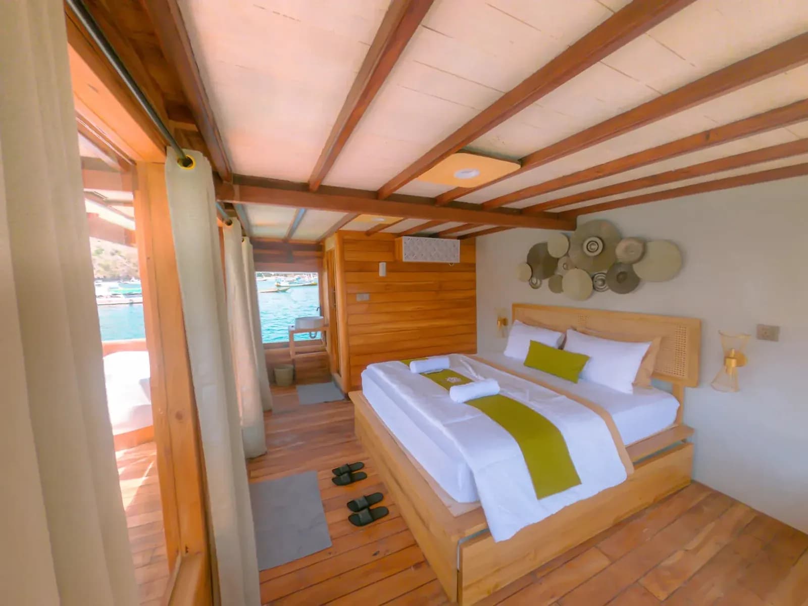 Royal Suite Cabin - Komodo Labuan Bajo Phinisi Boat Cabin