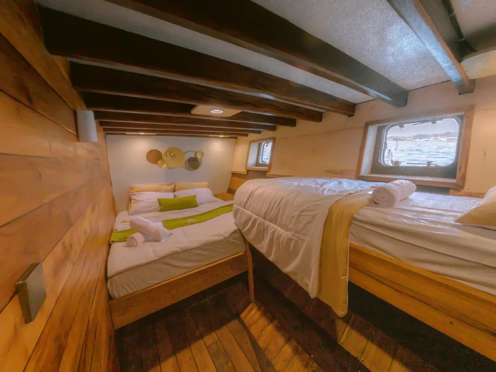 Superior Cabin - Komodo Labuan Bajo Phinisi Boat Cabin