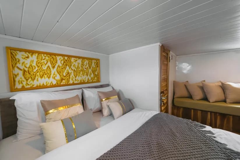 Deluxe Cabin - Komodo Labuan Bajo Phinisi Boat Cabin