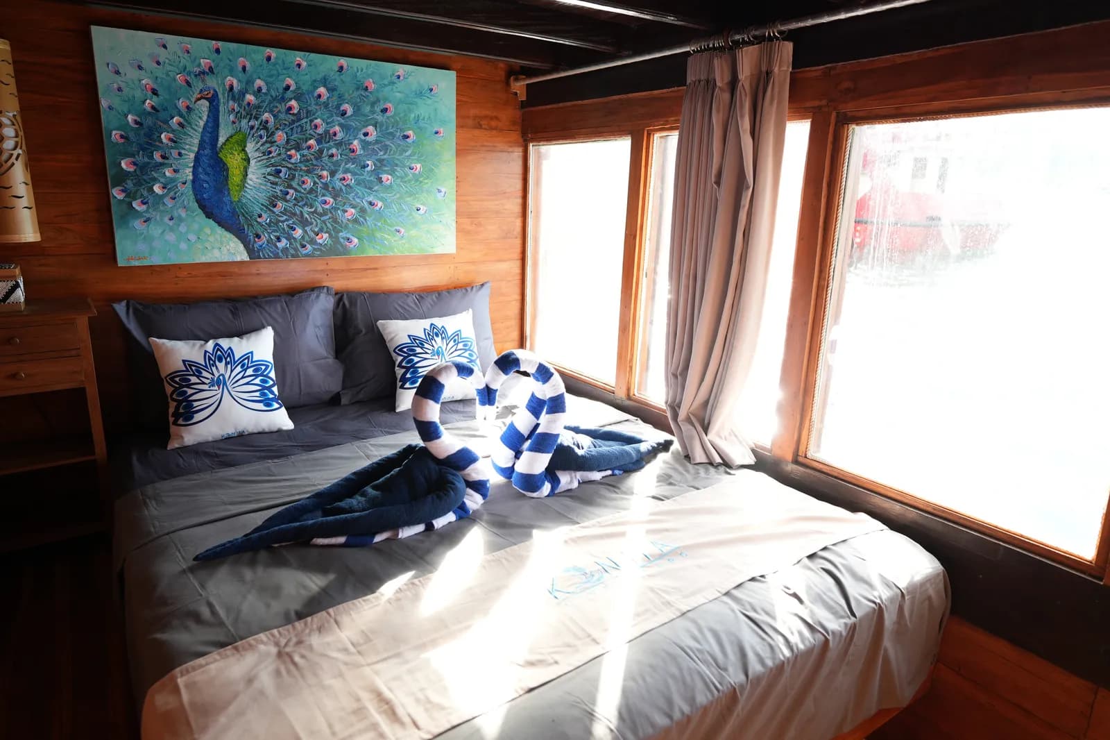 Deluxe Cabin - Komodo Labuan Bajo Phinisi Boat Cabin