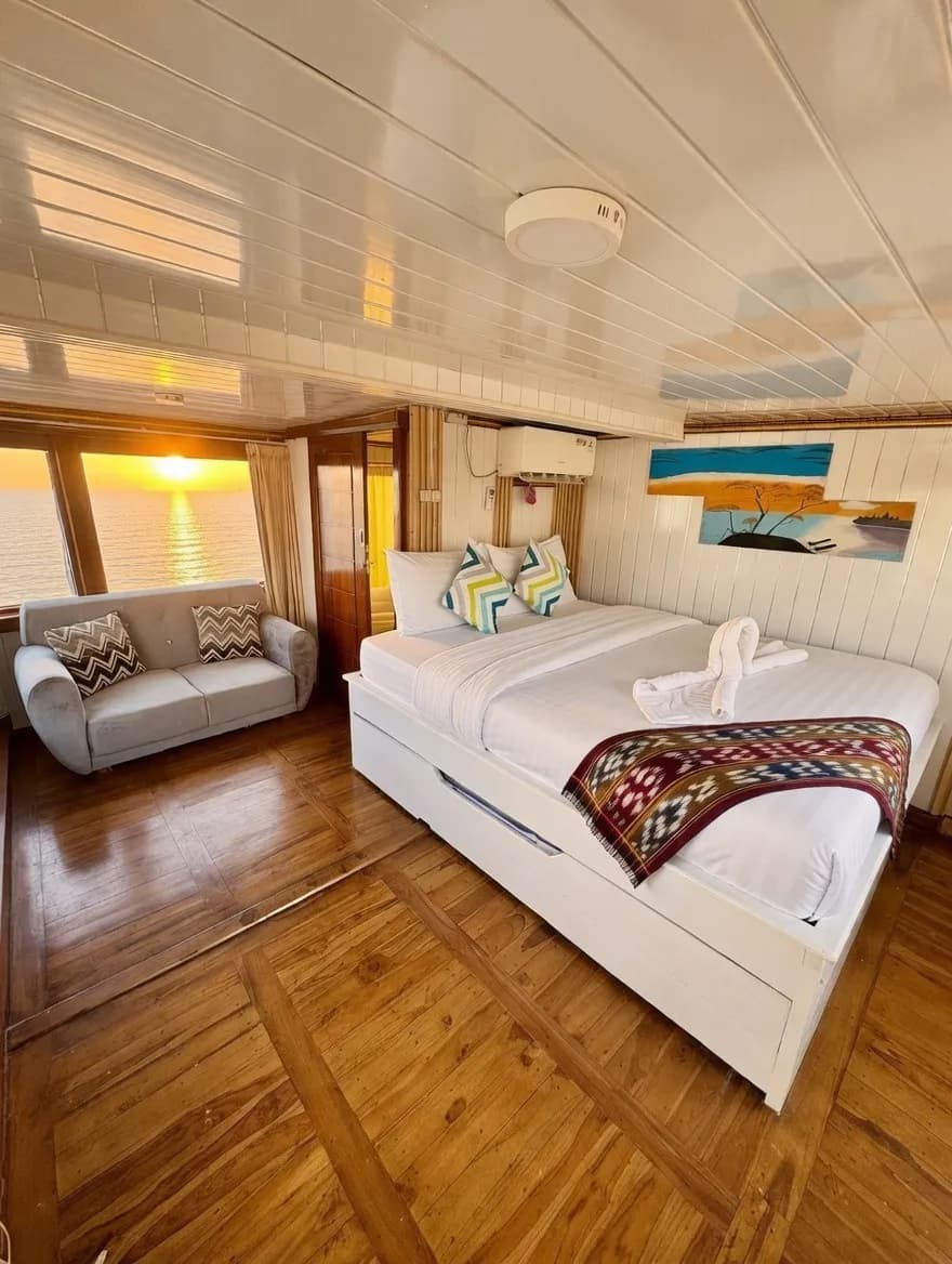 Sumbawa Cabin - Komodo Labuan Bajo Phinisi Boat Cabin