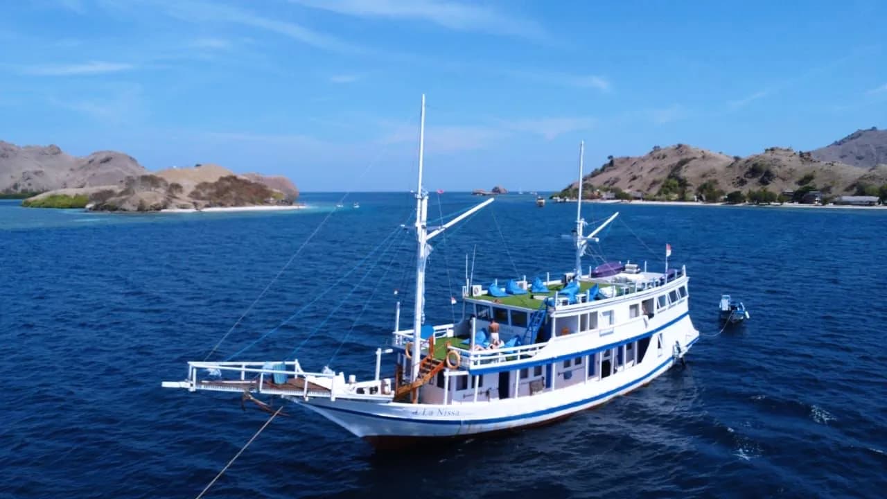 Komodo Tour 3D2N - La Nissa Phinisi - Komodo Tour 3D2N - La Nissa Phinisi - Full Day Tour Komodo