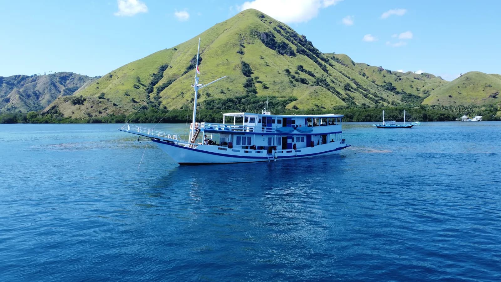 Private Charter – La Dyana - Komodo Labuan Bajo Phinisi Boat Tour Package