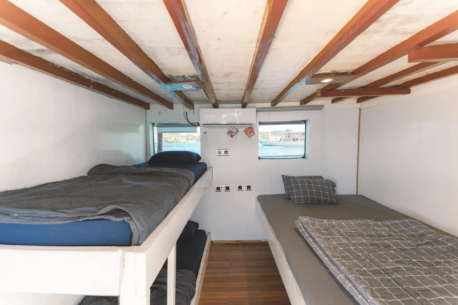 Full Ocean Cabin - Komodo Labuan Bajo Phinisi Boat Cabin
