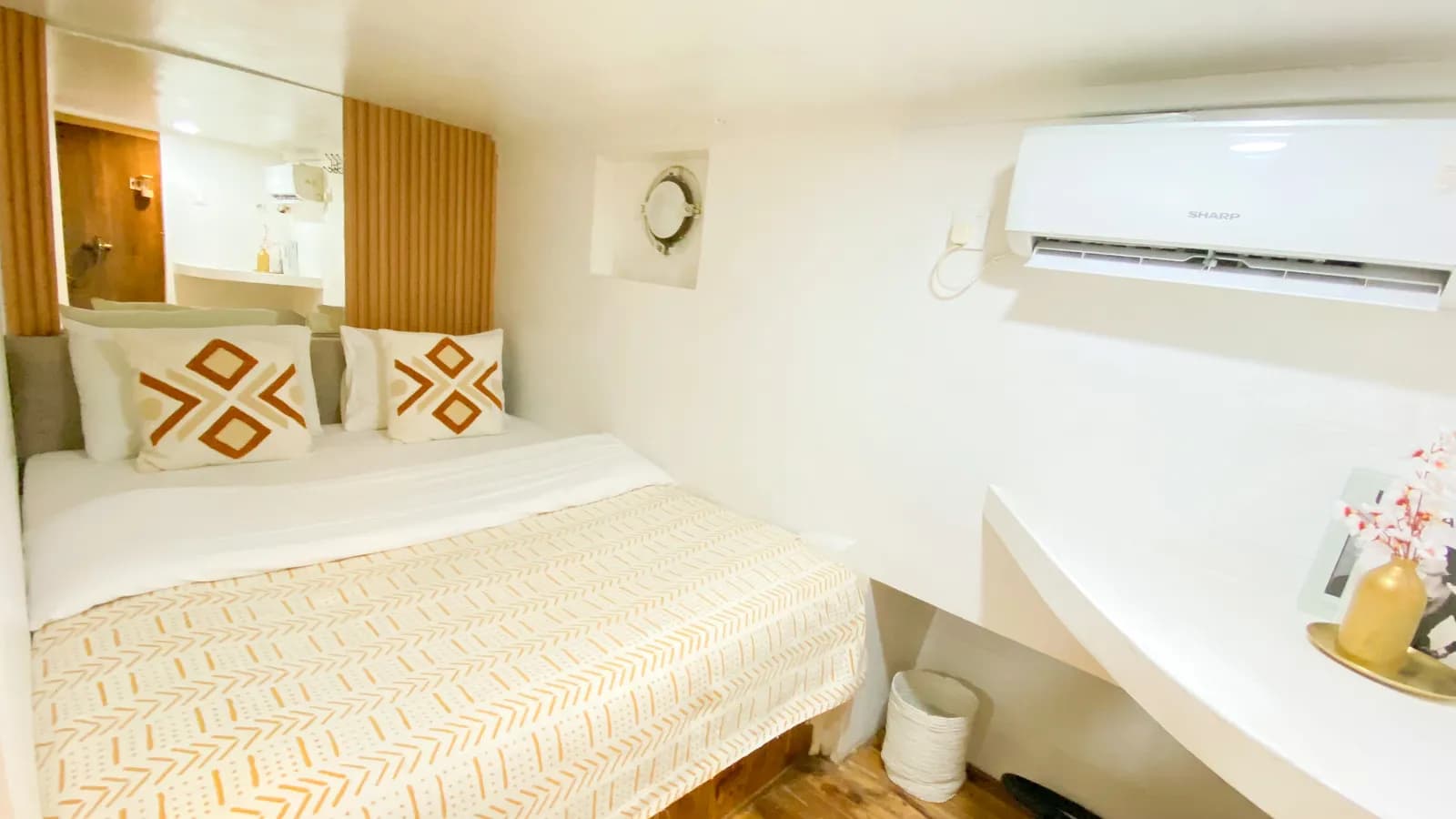 Deluxe Cabin - Komodo Labuan Bajo Phinisi Boat Cabin
