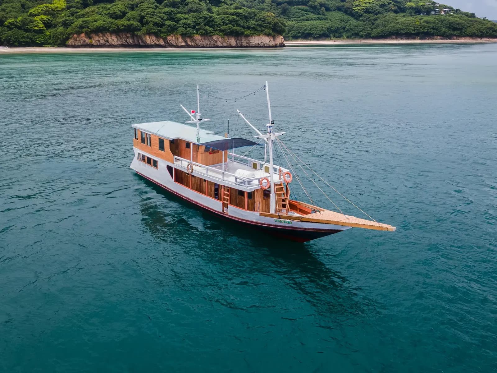 Private Charter – Dunia Baru - Komodo Labuan Bajo Phinisi Boat Tour Package