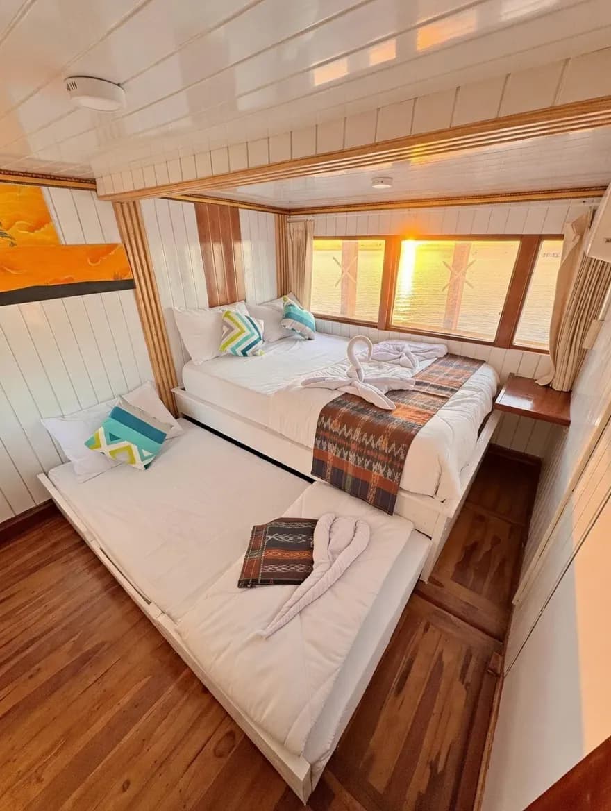 Sulawesi Cabin - Komodo Labuan Bajo Phinisi Boat Cabin