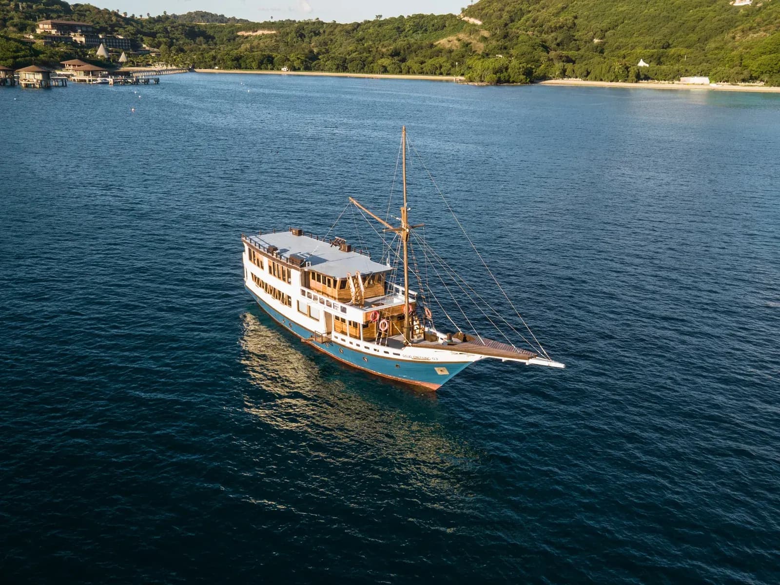 Private Charter – Raja Bintang 3 - Private Charter – Raja Bintang 3 - Full Day Tour Komodo