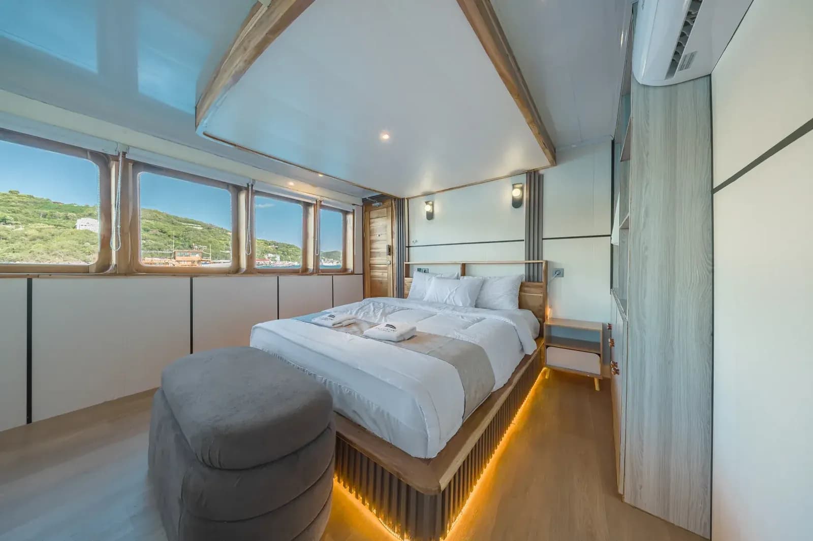 Master Cabin 2 - Komodo Labuan Bajo Phinisi Boat Cabin