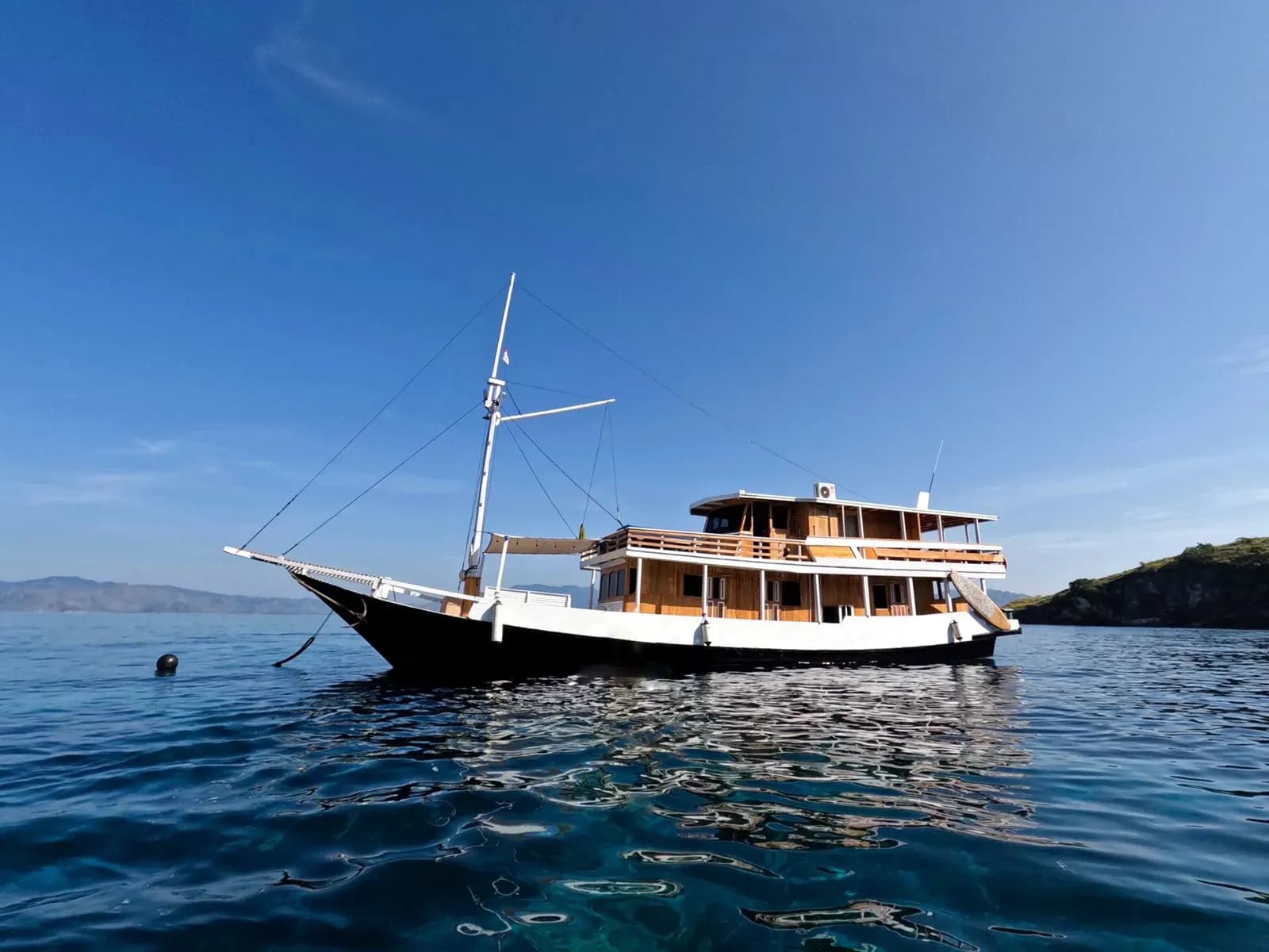Private Charter – Santemako - Komodo Labuan Bajo Phinisi Boat Tour Package